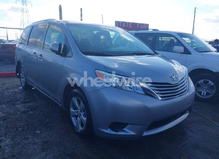 2017 Toyota Sienna LE 8 PASSENGER (VIN 5TDKZ3DC1HS812243) main photo