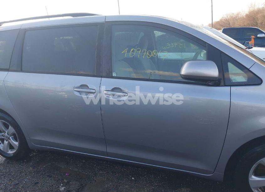 Photo 14 of 2017 Toyota Sienna LE 8 PASSENGER (VIN 5TDKZ3DC1HS812243)