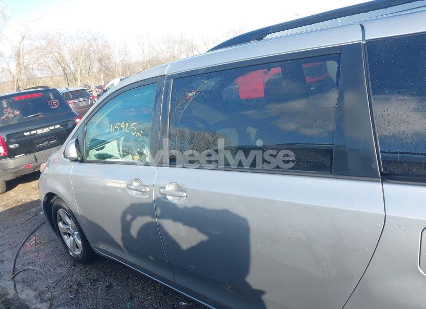 Photo 15 of 2017 Toyota Sienna LE 8 PASSENGER (VIN 5TDKZ3DC1HS812243)