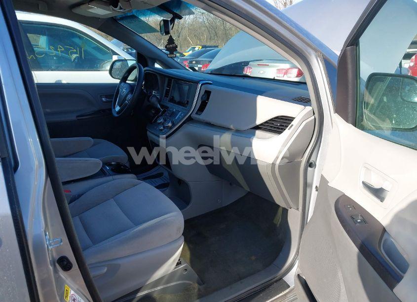 Photo 5 of 2017 Toyota Sienna LE 8 PASSENGER (VIN 5TDKZ3DC1HS812243)