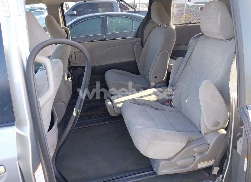 Photo 8 of 2017 Toyota Sienna LE 8 PASSENGER (VIN 5TDKZ3DC1HS812243)