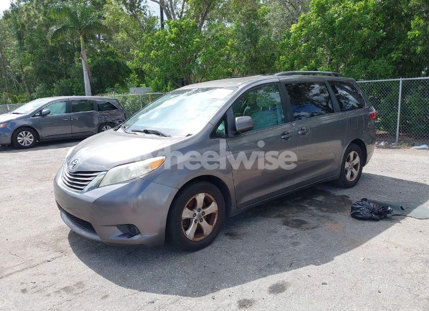 Photo 2 of 2017 Toyota Sienna LE 8 PASSENGER (VIN 5TDKZ3DC1HS847347)