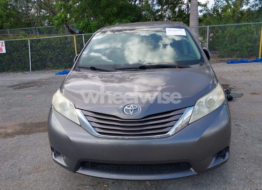 Photo 6 of 2017 Toyota Sienna LE 8 PASSENGER (VIN 5TDKZ3DC1HS847347)