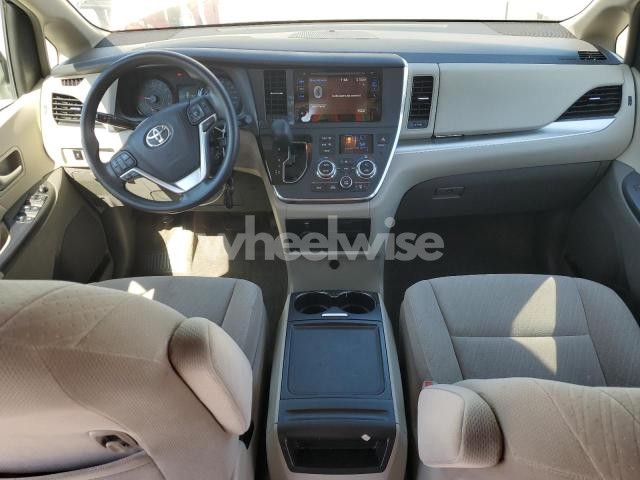 Photo 2 of 2017 TOYOTA SIENNA LE (VIN 5TDKZ3DC1HS867498)