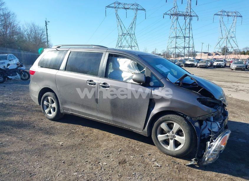 2017 Toyota Sienna LE 8 PASSENGER (VIN 5TDKZ3DC1HS880767) main photo