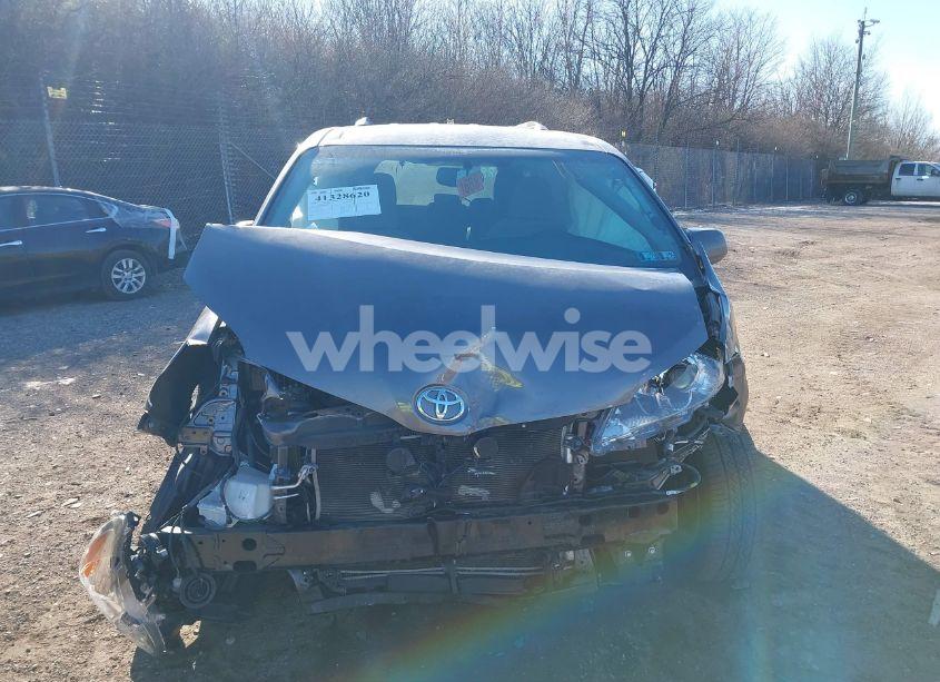 Photo 12 of 2017 Toyota Sienna LE 8 PASSENGER (VIN 5TDKZ3DC1HS880767)