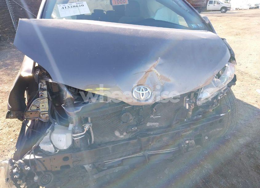 Photo 6 of 2017 Toyota Sienna LE 8 PASSENGER (VIN 5TDKZ3DC1HS880767)