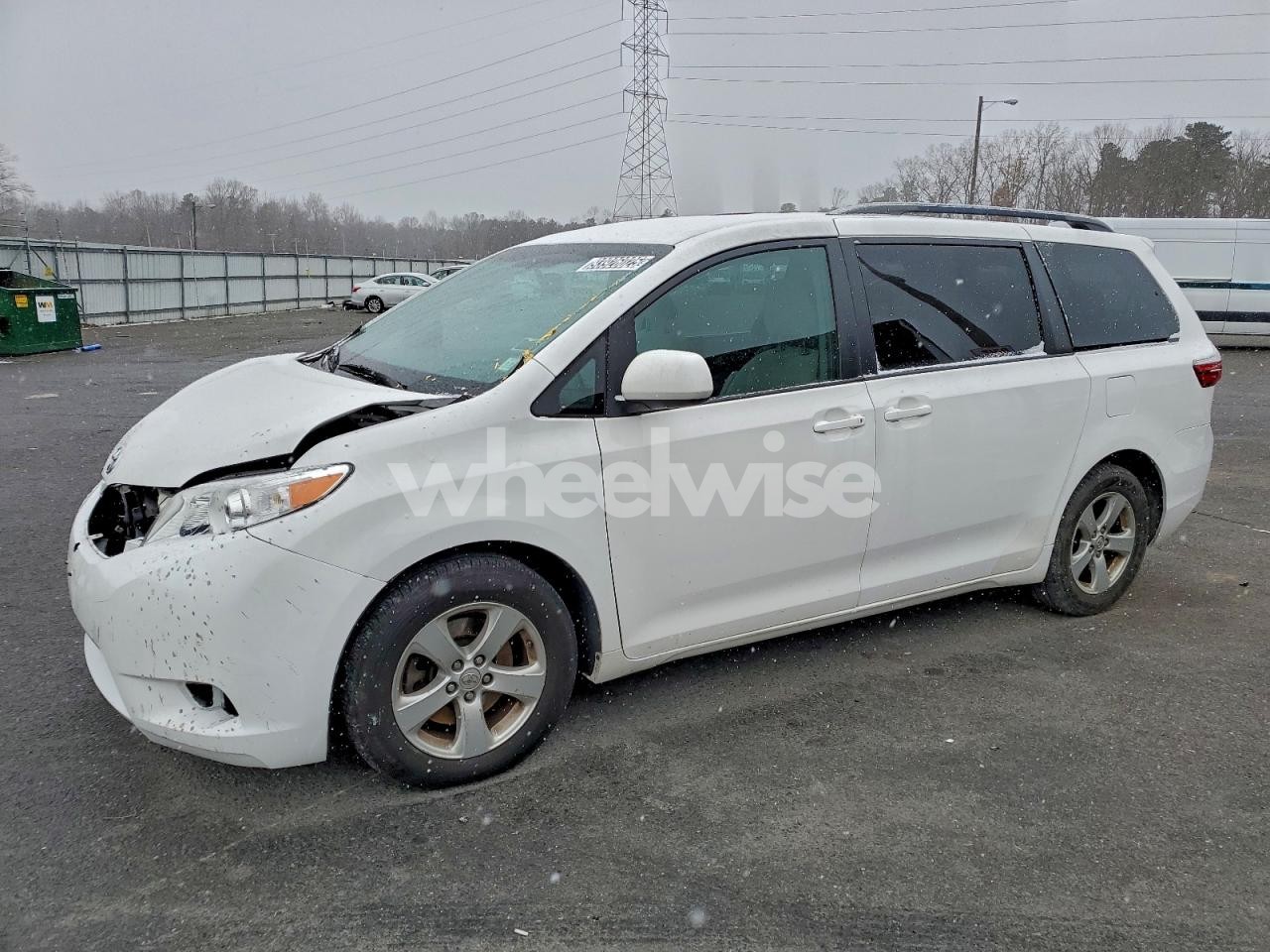 2017 TOYOTA SIENNA LE (VIN 5TDKZ3DC1HS899691) main photo