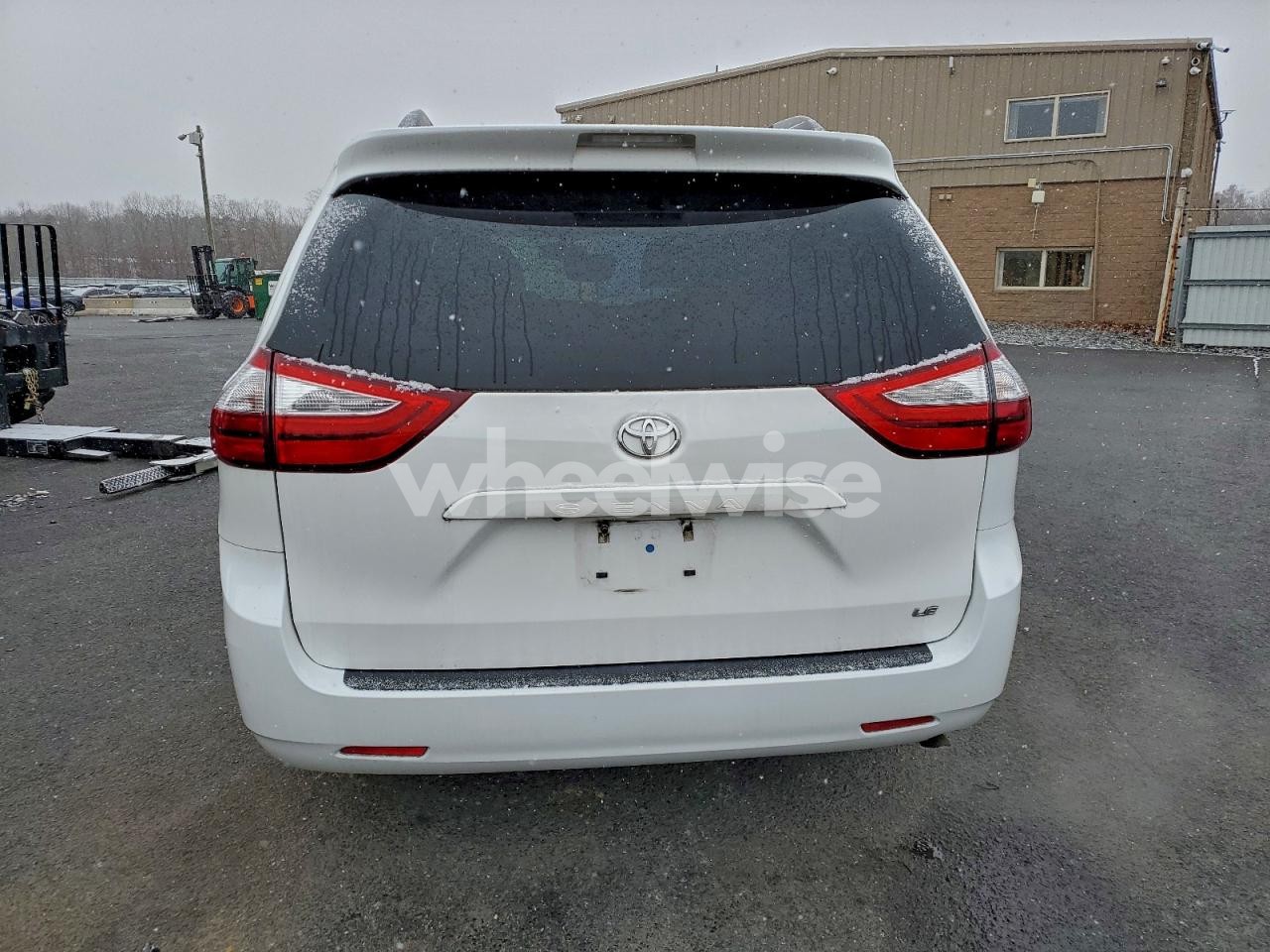 Photo 6 of 2017 TOYOTA SIENNA LE (VIN 5TDKZ3DC1HS899691)