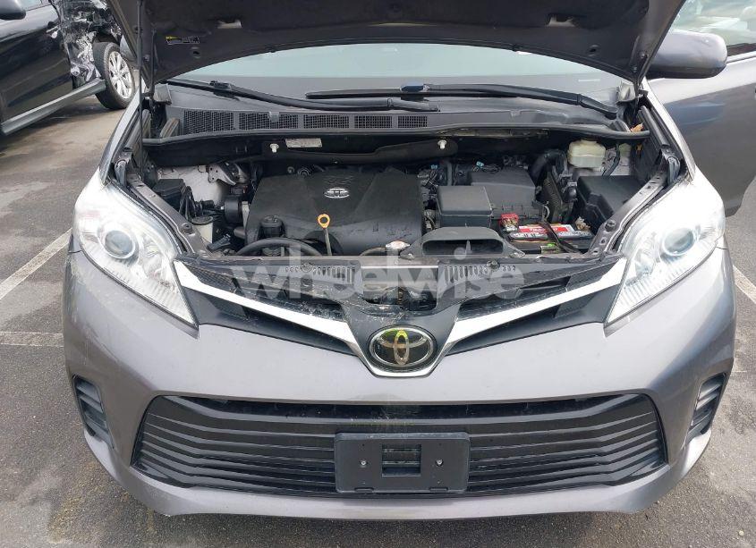 Photo 10 of 2018 Toyota Sienna LE 8 PASSENGER (VIN 5TDKZ3DC1JS953593)