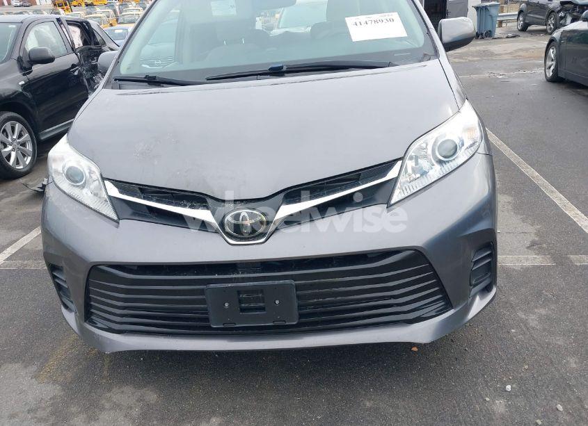 Photo 11 of 2018 Toyota Sienna LE 8 PASSENGER (VIN 5TDKZ3DC1JS953593)