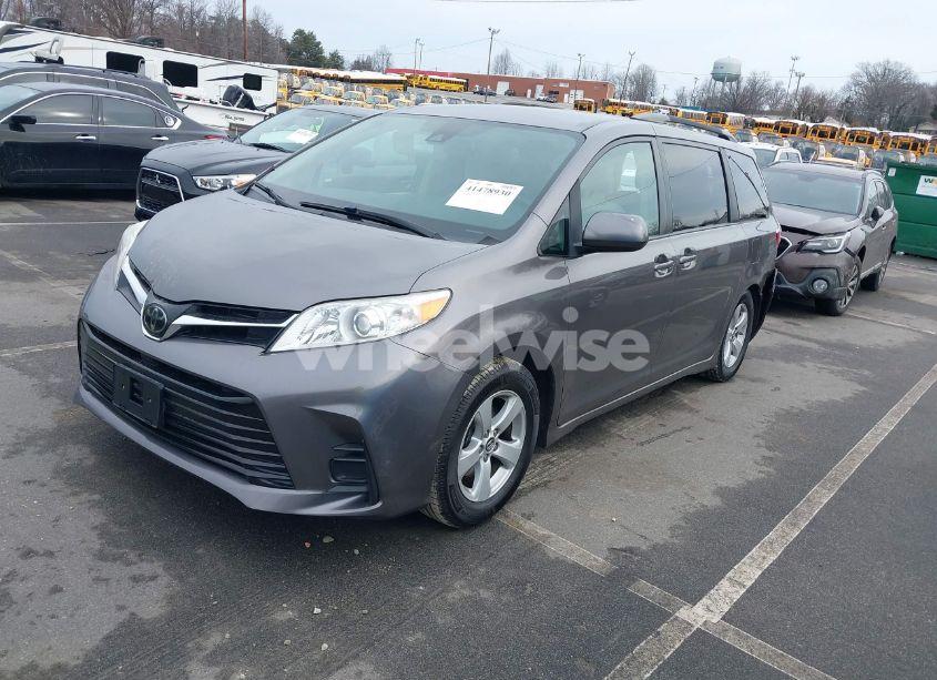 Photo 2 of 2018 Toyota Sienna LE 8 PASSENGER (VIN 5TDKZ3DC1JS953593)