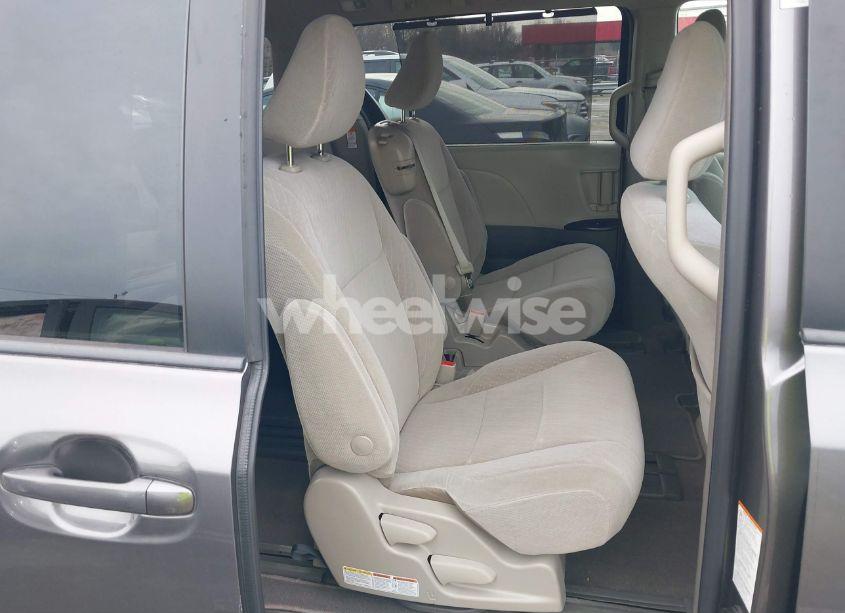 Photo 8 of 2018 Toyota Sienna LE 8 PASSENGER (VIN 5TDKZ3DC1JS953593)