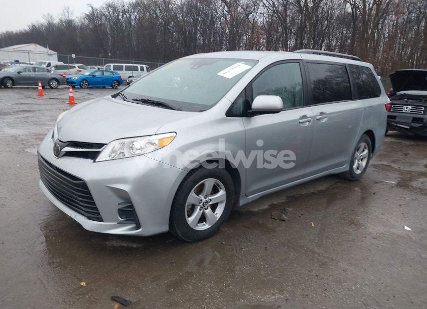 Photo 2 of 2019 Toyota Sienna LE 8 PASSENGER (VIN 5TDKZ3DC1KS009097)