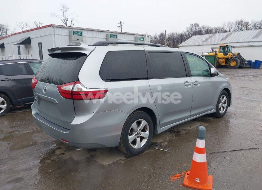 Photo 4 of 2019 Toyota Sienna LE 8 PASSENGER (VIN 5TDKZ3DC1KS009097)