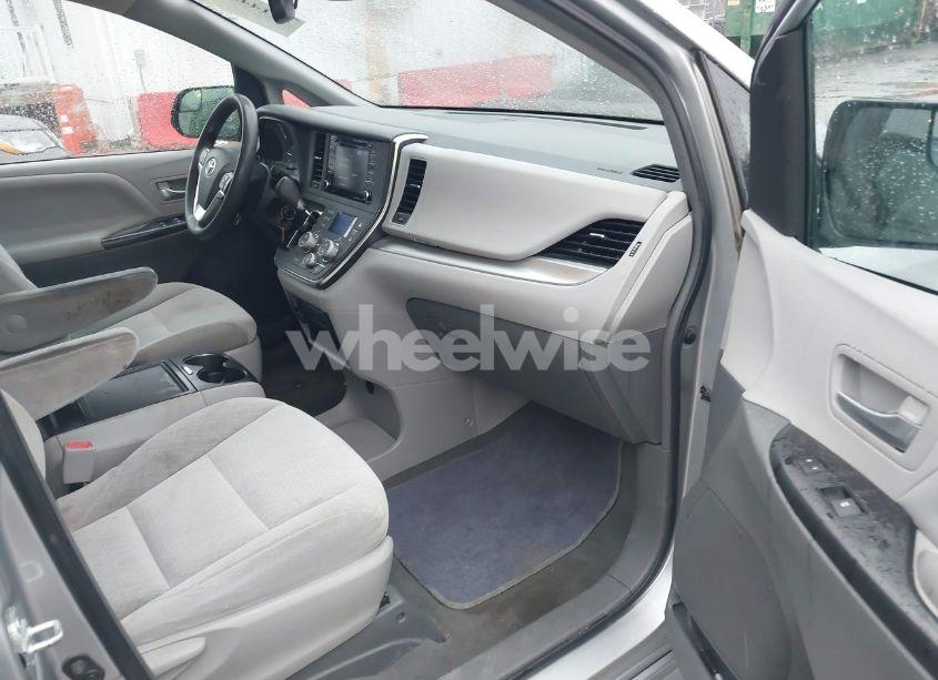 Photo 5 of 2019 Toyota Sienna LE 8 PASSENGER (VIN 5TDKZ3DC1KS009097)