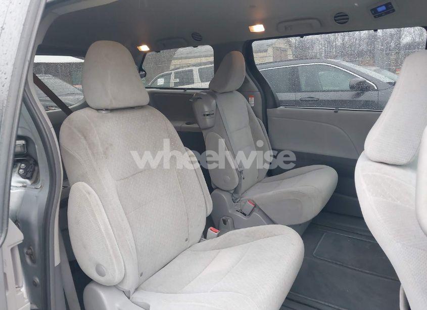 Photo 8 of 2019 Toyota Sienna LE 8 PASSENGER (VIN 5TDKZ3DC1KS009097)