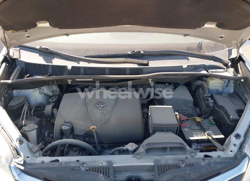 Photo 10 of 2019 Toyota Sienna LE 7 PASSENGER (VIN 5TDKZ3DC1KS966037)