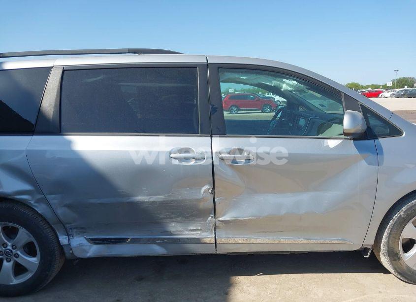 Photo 14 of 2019 Toyota Sienna LE 7 PASSENGER (VIN 5TDKZ3DC1KS966037)