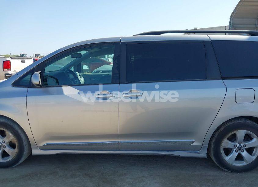 Photo 15 of 2019 Toyota Sienna LE 7 PASSENGER (VIN 5TDKZ3DC1KS966037)