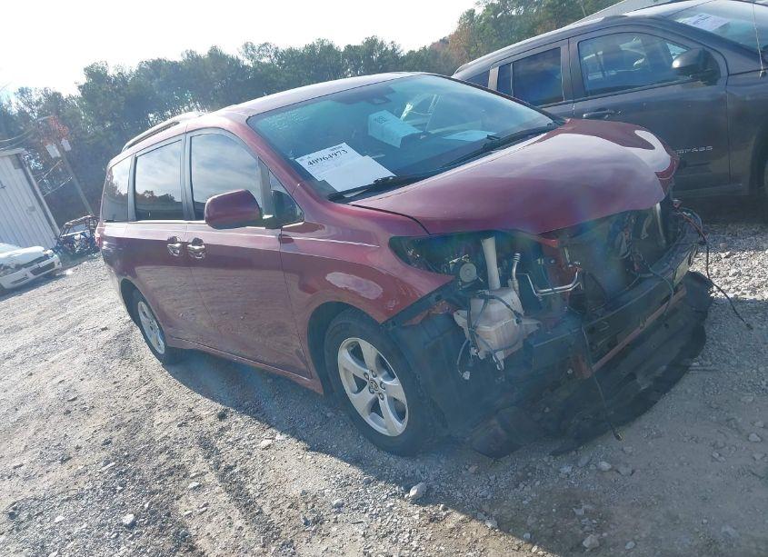 2020 Toyota Sienna LE (VIN 5TDKZ3DC1LS081239) main photo