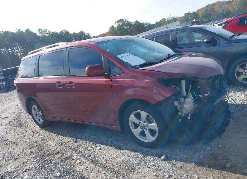 Photo 13 of 2020 Toyota Sienna LE (VIN 5TDKZ3DC1LS081239)