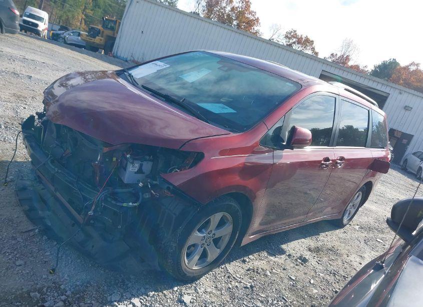 Photo 14 of 2020 Toyota Sienna LE (VIN 5TDKZ3DC1LS081239)