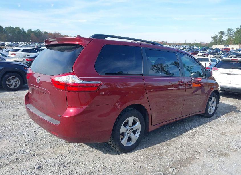 Photo 4 of 2020 Toyota Sienna LE (VIN 5TDKZ3DC1LS081239)