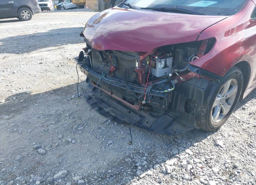 Photo 6 of 2020 Toyota Sienna LE (VIN 5TDKZ3DC1LS081239)