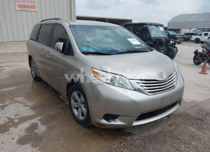 2017 Toyota Sienna LE 8 PASSENGER (VIN 5TDKZ3DC2HS860656) main photo