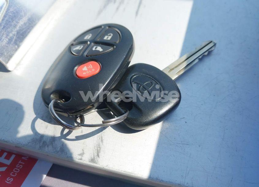 Photo 11 of 2017 Toyota Sienna LE 8 PASSENGER (VIN 5TDKZ3DC2HS860656)