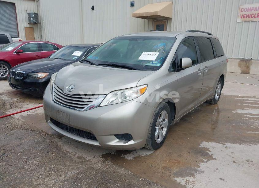 Photo 2 of 2017 Toyota Sienna LE 8 PASSENGER (VIN 5TDKZ3DC2HS860656)