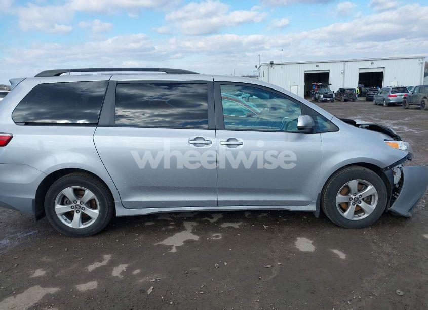 Photo 13 of 2018 Toyota Sienna LE 8 PASSENGER (VIN 5TDKZ3DC2JS912647)