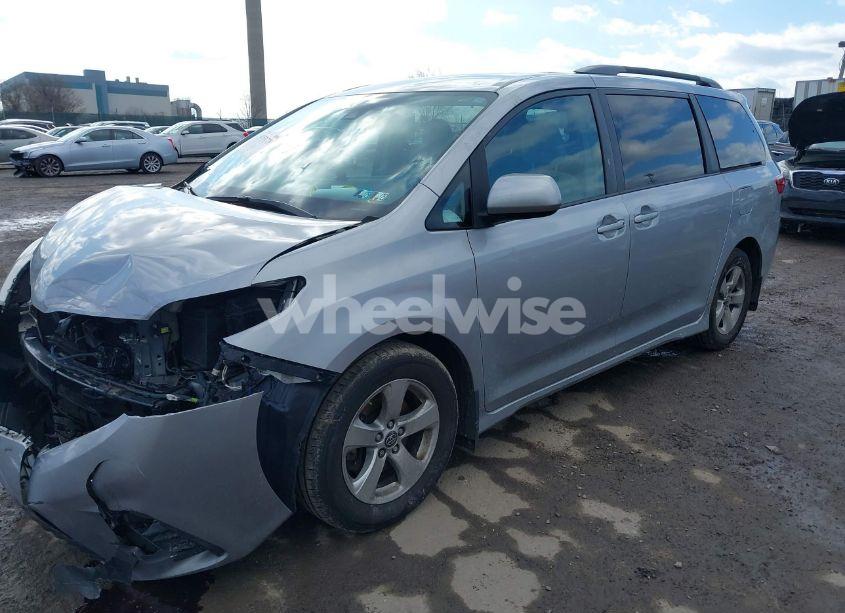 Photo 2 of 2018 Toyota Sienna LE 8 PASSENGER (VIN 5TDKZ3DC2JS912647)