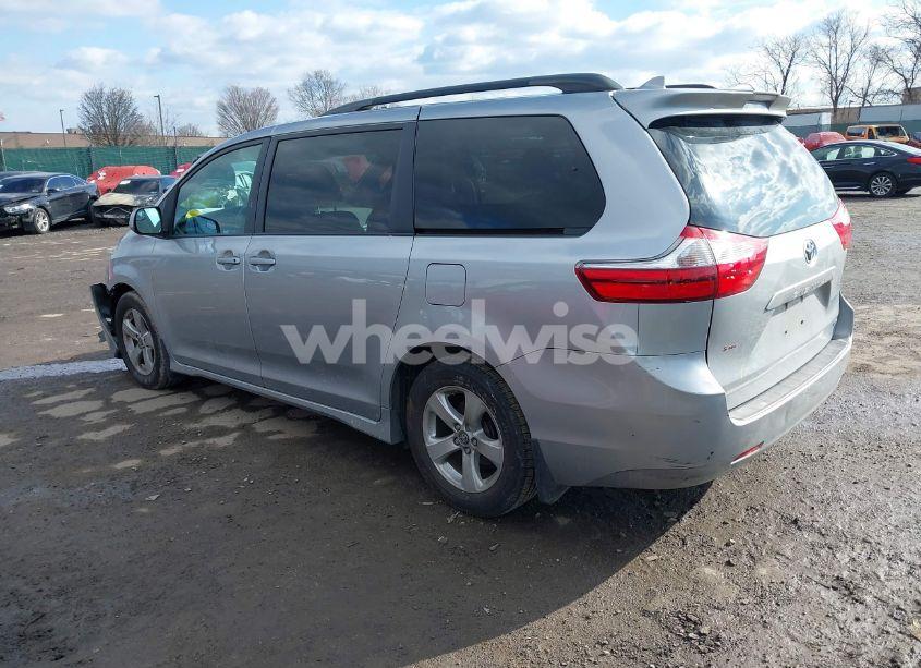 Photo 3 of 2018 Toyota Sienna LE 8 PASSENGER (VIN 5TDKZ3DC2JS912647)