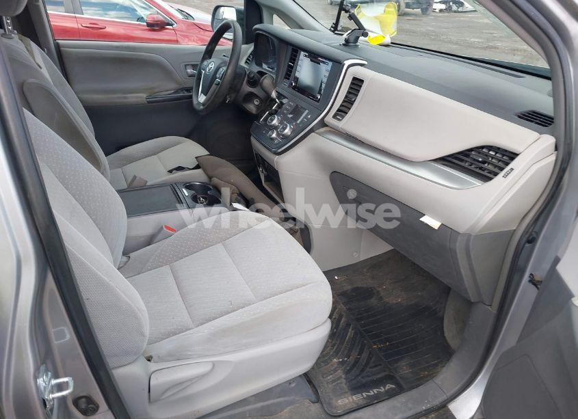 Photo 5 of 2018 Toyota Sienna LE 8 PASSENGER (VIN 5TDKZ3DC2JS912647)