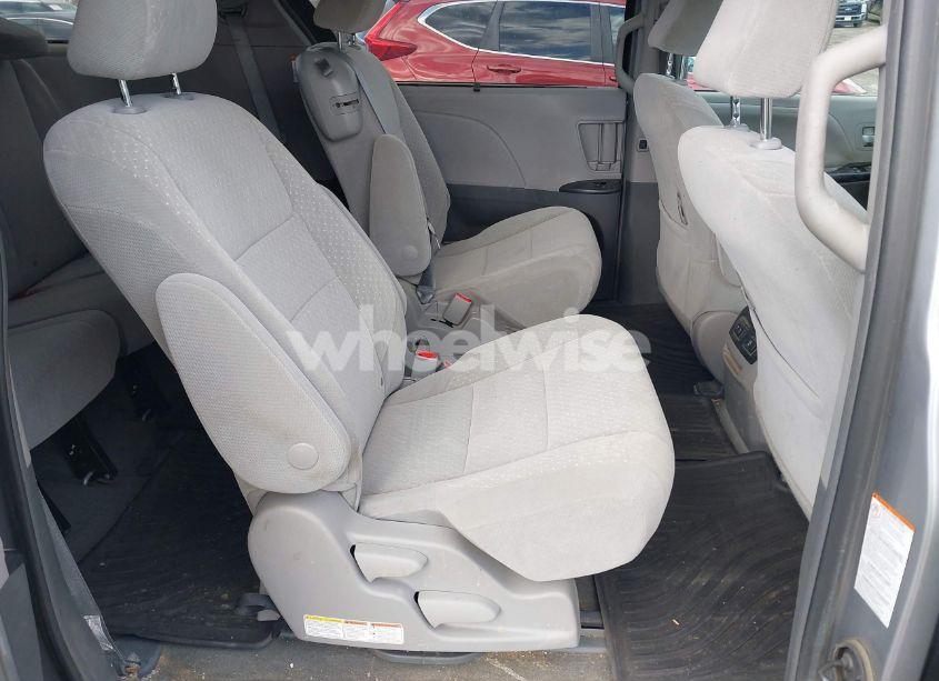 Photo 8 of 2018 Toyota Sienna LE 8 PASSENGER (VIN 5TDKZ3DC2JS912647)