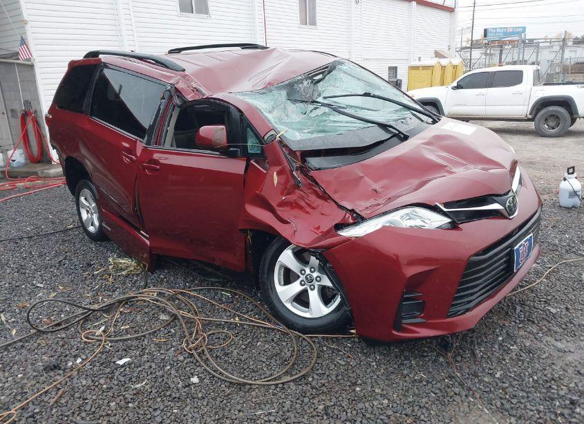 2019 Toyota Sienna LE 7 PASSENGER (VIN 5TDKZ3DC2KS012302) main photo