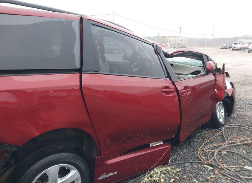 Photo 14 of 2019 Toyota Sienna LE 7 PASSENGER (VIN 5TDKZ3DC2KS012302)