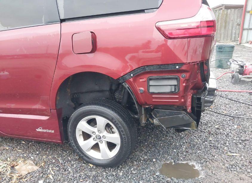 Photo 16 of 2019 Toyota Sienna LE 7 PASSENGER (VIN 5TDKZ3DC2KS012302)