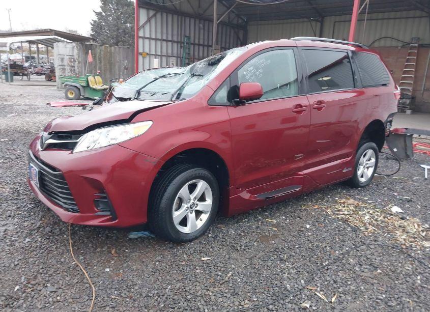 Photo 2 of 2019 Toyota Sienna LE 7 PASSENGER (VIN 5TDKZ3DC2KS012302)