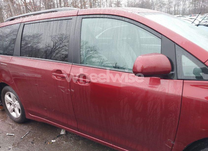 Photo 14 of 2019 Toyota Sienna LE 8 PASSENGER (VIN 5TDKZ3DC2KS974339)