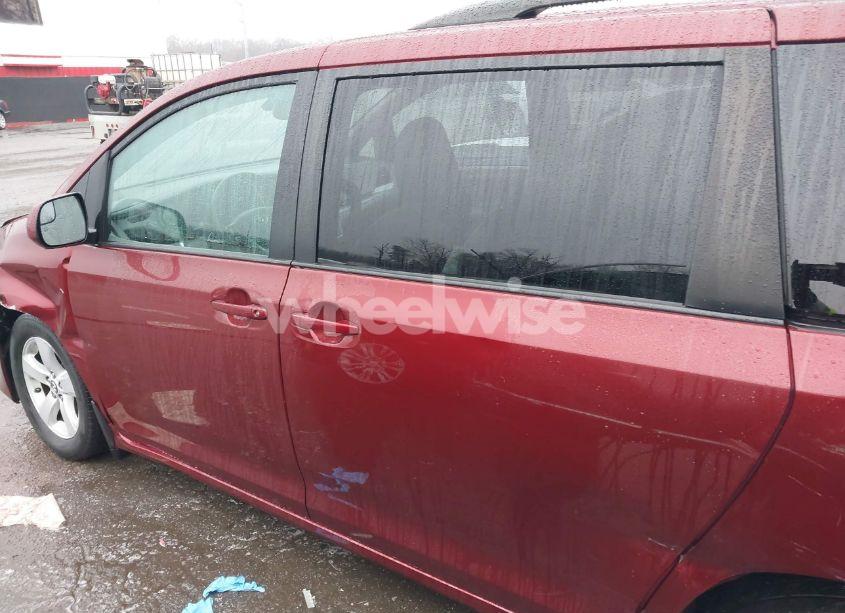 Photo 15 of 2019 Toyota Sienna LE 8 PASSENGER (VIN 5TDKZ3DC2KS974339)