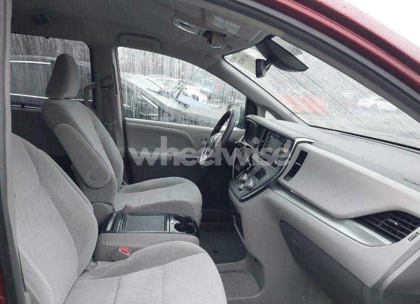 Photo 5 of 2019 Toyota Sienna LE 8 PASSENGER (VIN 5TDKZ3DC2KS974339)