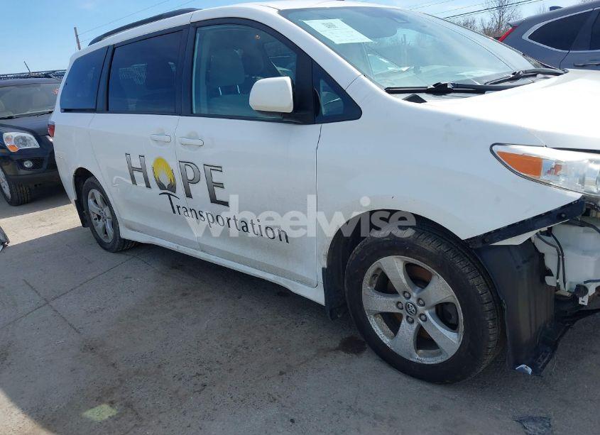 Photo 14 of 2020 Toyota Sienna LE (VIN 5TDKZ3DC2LS024290)