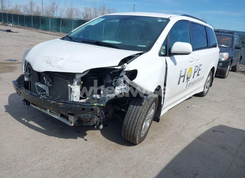 Photo 2 of 2020 Toyota Sienna LE (VIN 5TDKZ3DC2LS024290)