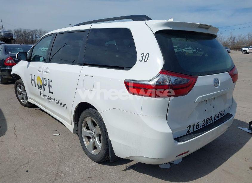 Photo 3 of 2020 Toyota Sienna LE (VIN 5TDKZ3DC2LS024290)