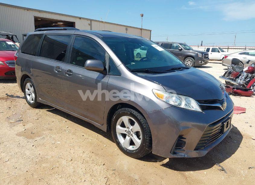 2020 Toyota Sienna LE (VIN 5TDKZ3DC2LS036312) main photo