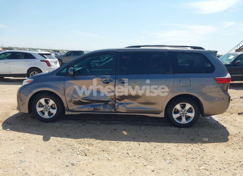 Photo 14 of 2020 Toyota Sienna LE (VIN 5TDKZ3DC2LS036312)