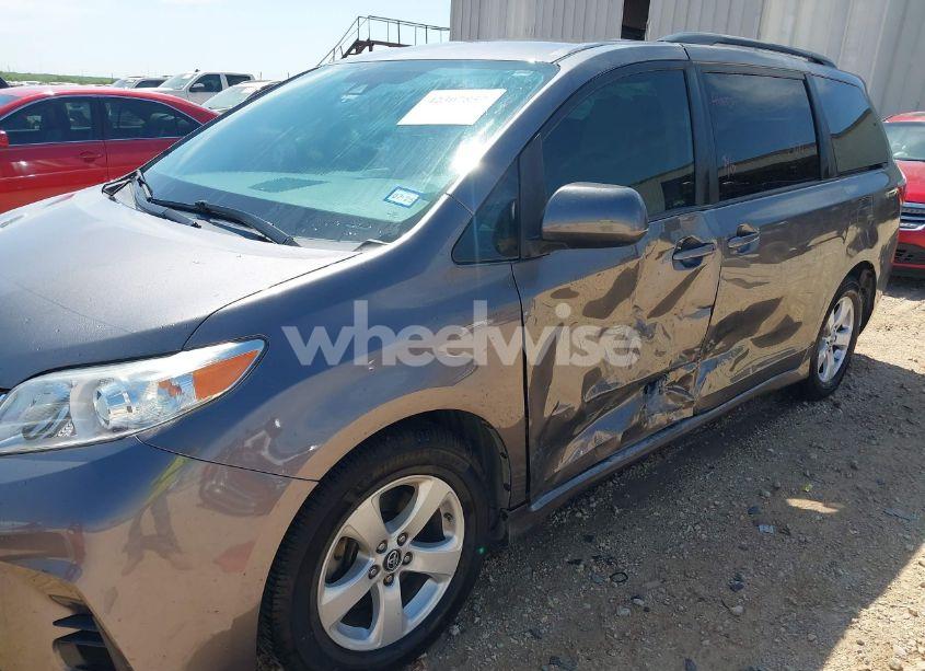 Photo 17 of 2020 Toyota Sienna LE (VIN 5TDKZ3DC2LS036312)